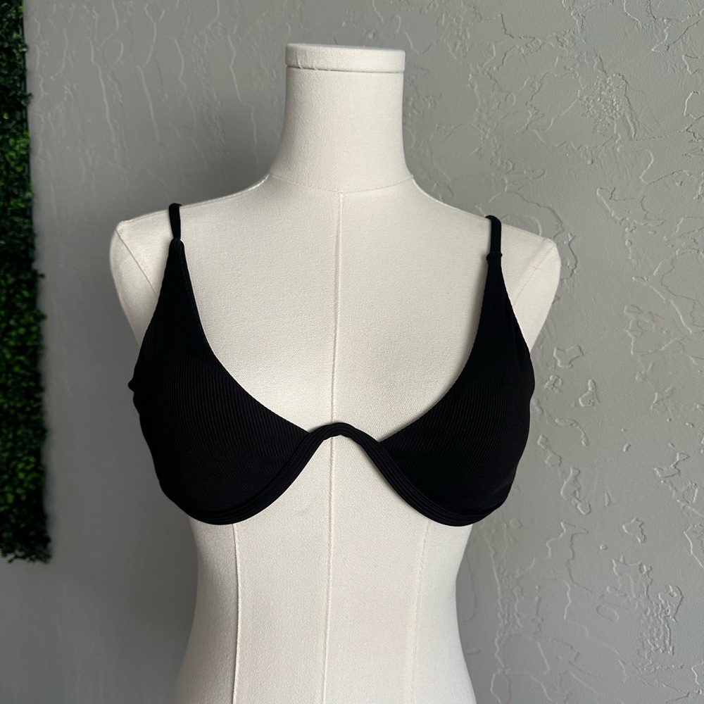 Medium black bikini top